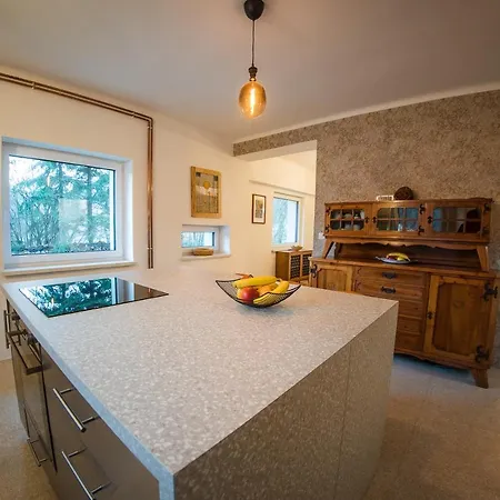 Park Ravne * Ravne na Koroskem