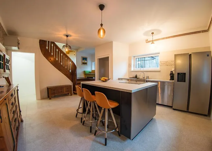 Park Ravne * Ravne na Koroskem