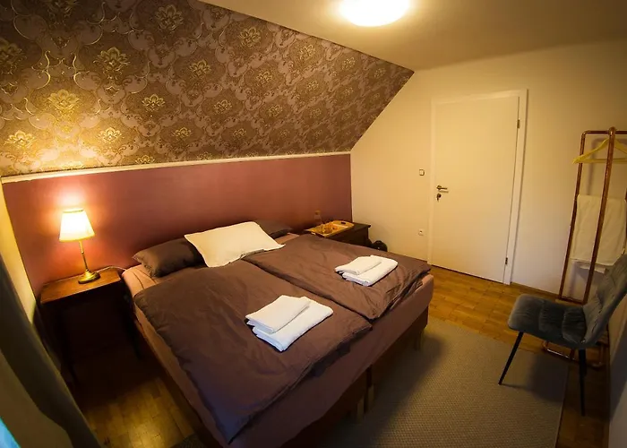 Park Ravne * Ravne na Koroskem